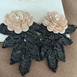 Vintage Black & Peach Iridescent pierced sequin earrings New